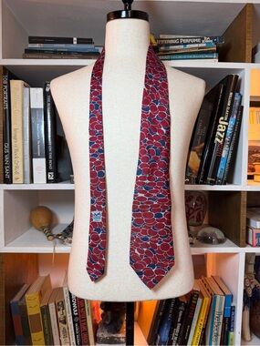 Hermes Vintage Necktie in Burgundy with Navy and Cream Pattern - Unknown Brand